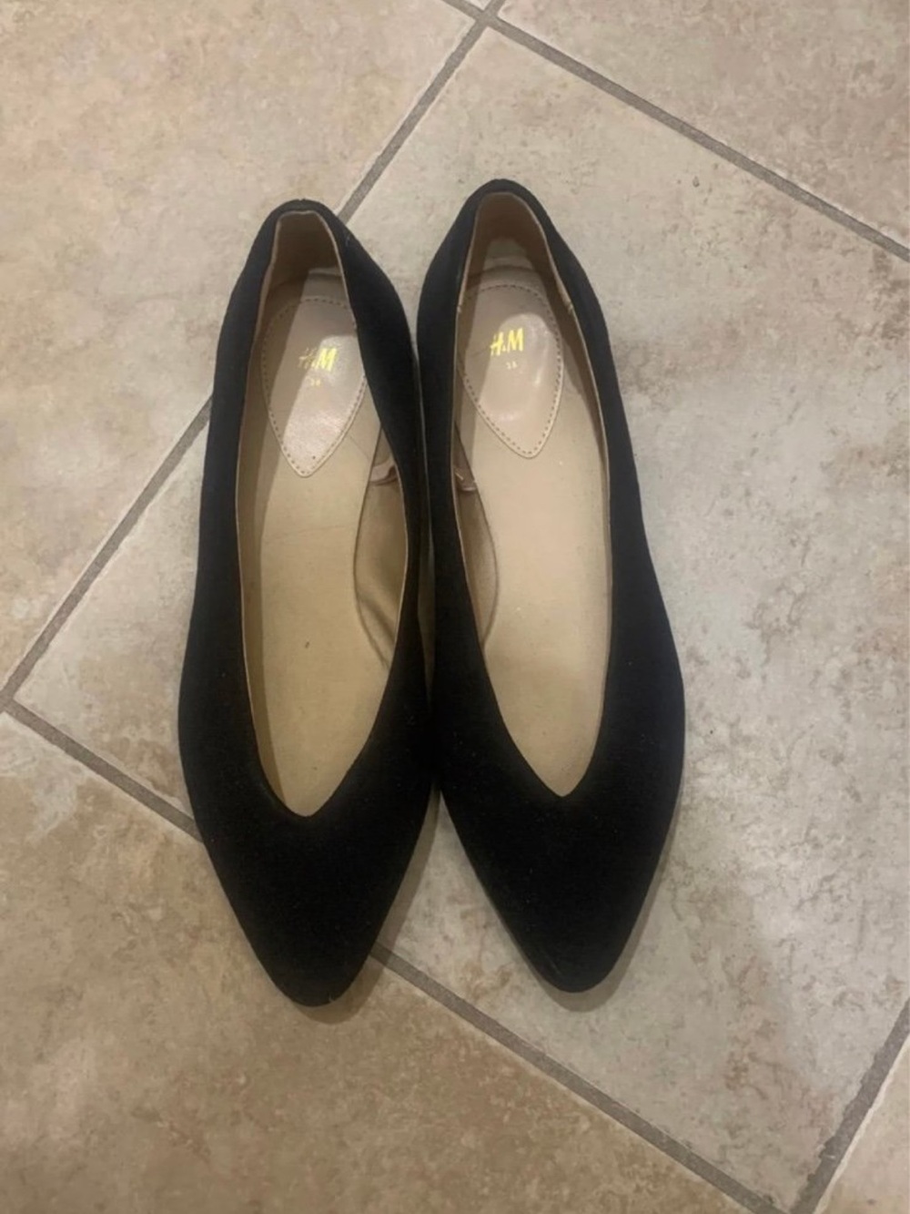 H&M Black Pointed Ballet Flats with Low Cut V-Neck